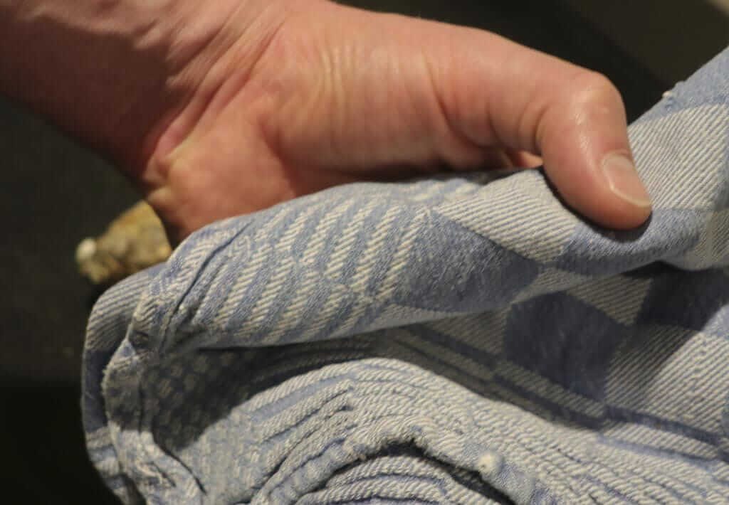 Hoe maak ik een oester open, stap 3: Bescherm je hand