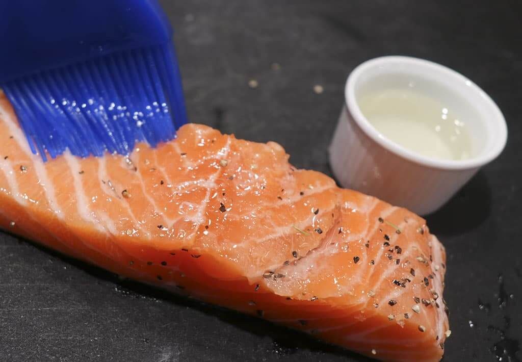 Hoe bak ik de perfecte zalm?, stap 3: Insmeren