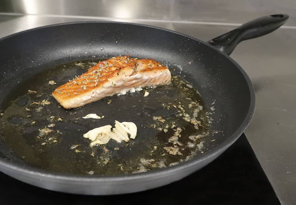 Hoe bak ik de perfecte zalm?, stap 6: Omdraaien