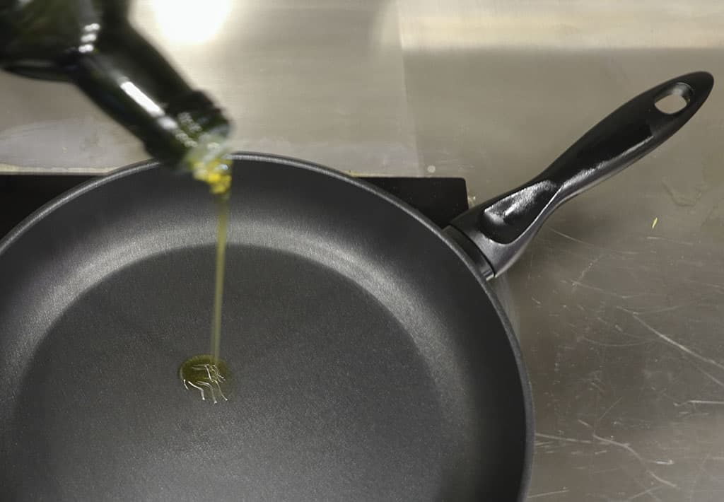 Hoe bak ik de perfecte tonijn?, stap 6: Pan verwarmen