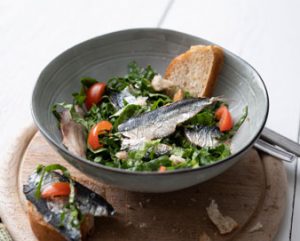 Sardines salade met pijnboompitjes en kappertjes