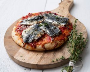 vis pizza sprot met oregano
