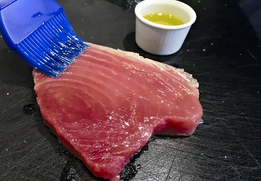 Hoe bak ik de perfecte tonijn?, stap 5: Insmeren